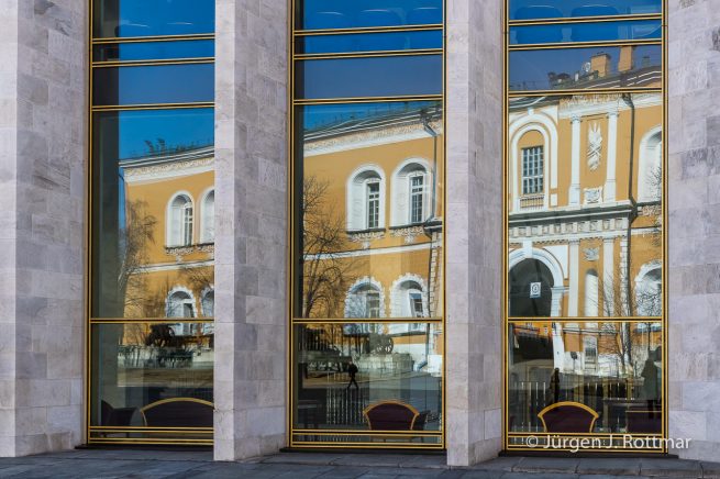 Russland | Moskau | Kreml Arsenal Spiegelung in der Fassade des Kremlpalastes