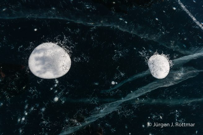 Russland | Sibirien | Baikalsee | Schwarzeis | Methangas Blasen