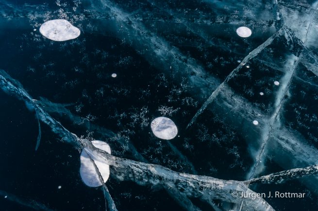 Russland | Sibirien | Baikalsee | Schwarzeis | Methangas Blasen