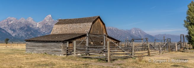 USA | Südwesten | Wyoming | Mormon Row | Barn with Teton Range