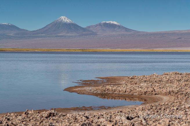 Chile | Desierto de Atacama / Laguna Tebenquiche mit Vulkan Lincancabur (5'920) im Hintergrund