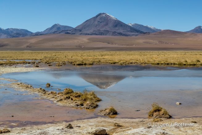 Chile | Vado de Rio Putana | Vulkan Cerro Colorado (5748m)